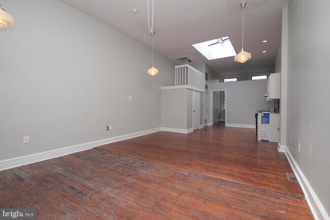 1527 South St, Unit UNIT 2R in Philadelphia, PA - Building Photo - Building Photo