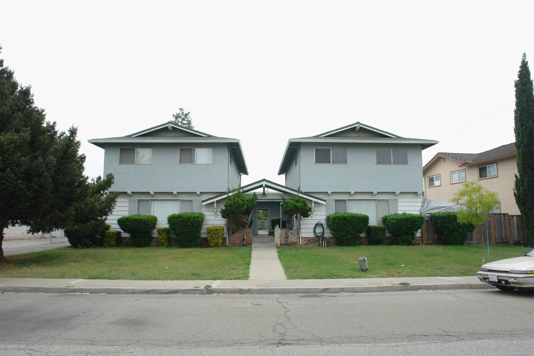 236 Marylinn Dr in Milpitas, CA - Foto de edificio