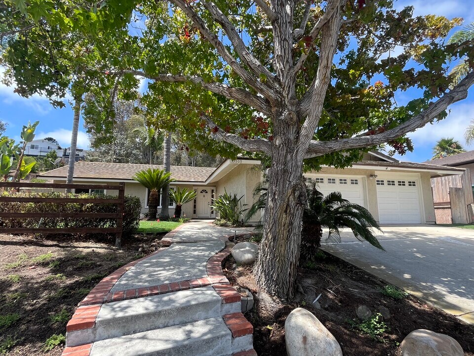 3505 Santa Clara Way in Carlsbad, CA - Building Photo