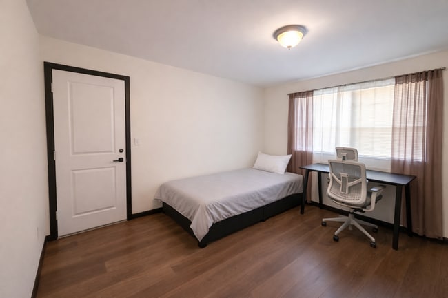 1287 W 36th Pl in Los Angeles, CA - Building Photo - Building Photo