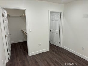 10556 Laurel Canyon Blvd in Los Angeles, CA - Foto de edificio - Building Photo