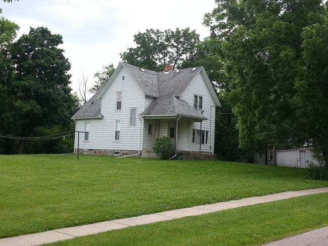 421 E Lake St, Unit Gardn