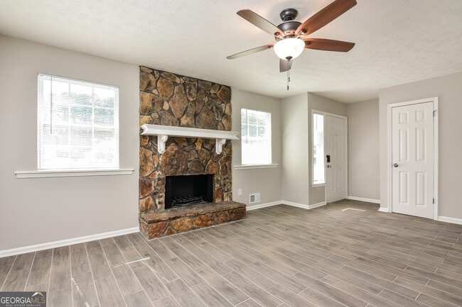 325 Morris Ct SE in Conyers, GA - Building Photo - Building Photo