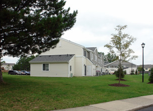 Liberty Plaza Apartments in Medina, OH - Building Photo - Building Photo