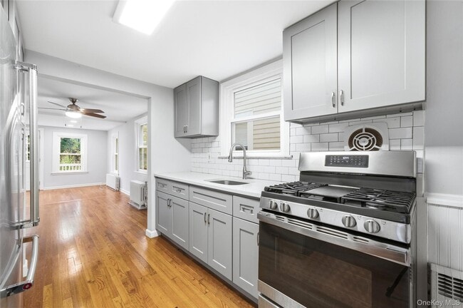 100 School St in Oyster Bay, NY - Building Photo - Building Photo