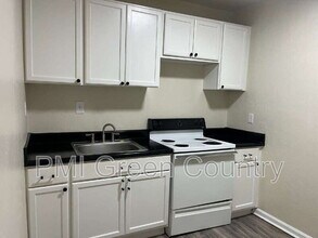 2432 E Pine St in Tulsa, OK - Foto de edificio - Building Photo