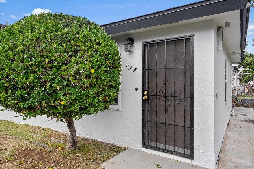 734 S 46th St in San Diego, CA - Foto de edificio