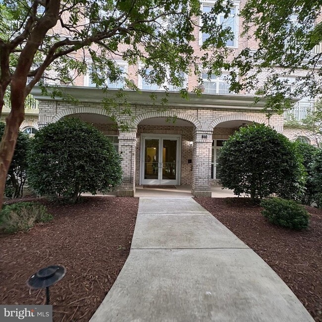 property at 810 Belmont Bay Dr