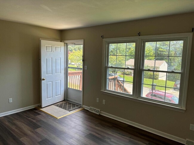 5467 Winterset Dr in Cave Spring, VA - Building Photo - Building Photo