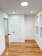 9735 77th St, Unit 2 in Ozone Park, NY - Foto de edificio - Building Photo