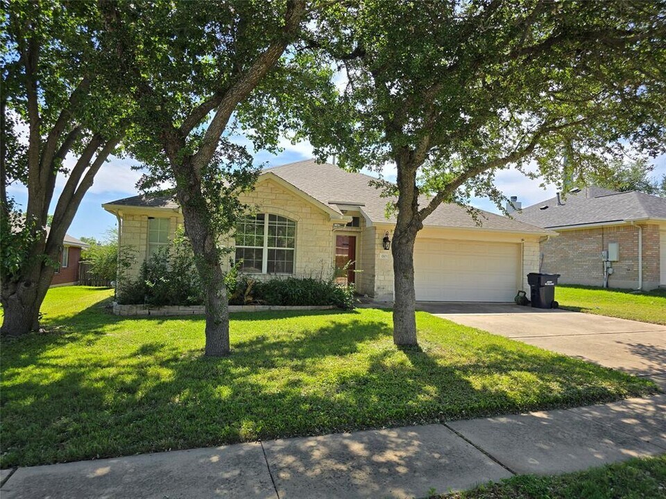 1103 Ridgewood Dr in Leander, TX - Building Photo