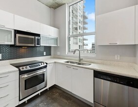 133 NE 2nd Ave, Unit 912 in Miami, FL - Foto de edificio - Building Photo