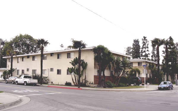 Contessa Apartments in Downey, CA - Building Photo