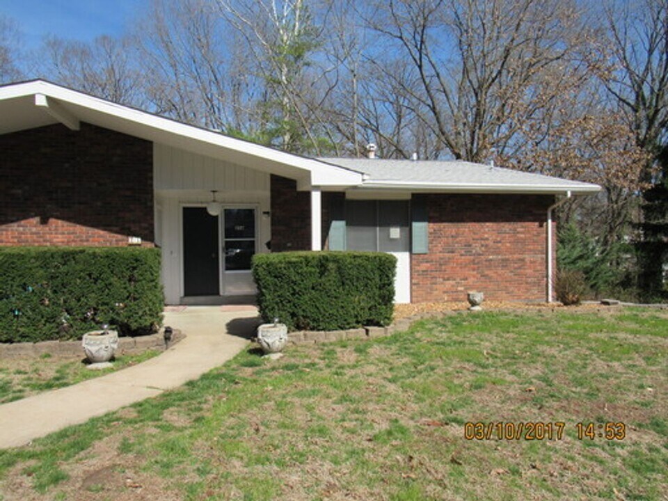 25 Meta Dr in Swansea, IL - Building Photo