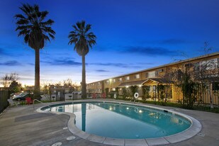Vivleo Apartments in Sacramento, CA - Building Photo