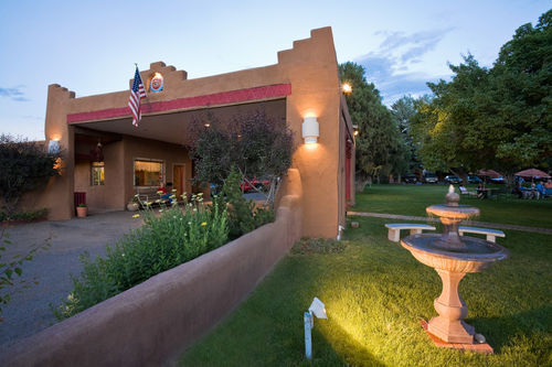 919 Paseo Del Pueblo Sur in Taos, NM - Foto de edificio