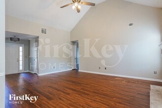 77 Pebble Creek Dr in Newnan, GA - Foto de edificio - Building Photo