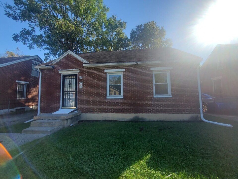 622 Crestmore Ave in Dayton, OH - Building Photo