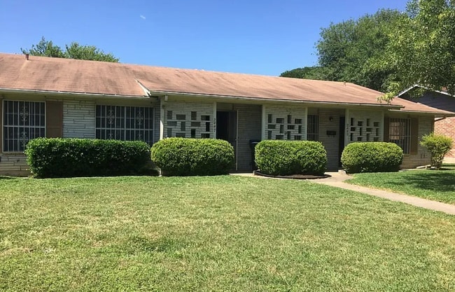 property at 2449 Hiawatha St