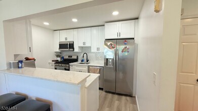 50 W Lindsley Rd in Cedar Grove, NJ - Building Photo - Building Photo
