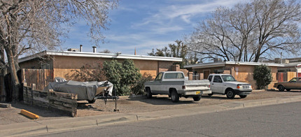 210-212 Charleston St NE in Albuquerque, NM - Building Photo - Building Photo