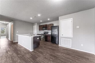 242 N Marietta Wy in Farmington, AR - Building Photo - Building Photo