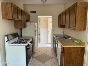2133 Lake Omega St in El Paso, TX - Building Photo - Building Photo