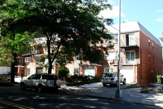 14735-14745 Sanford Ave in Flushing, NY - Building Photo - Building Photo