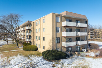 Westgate Condominiums in Mount Prospect, IL - Building Photo - Building Photo