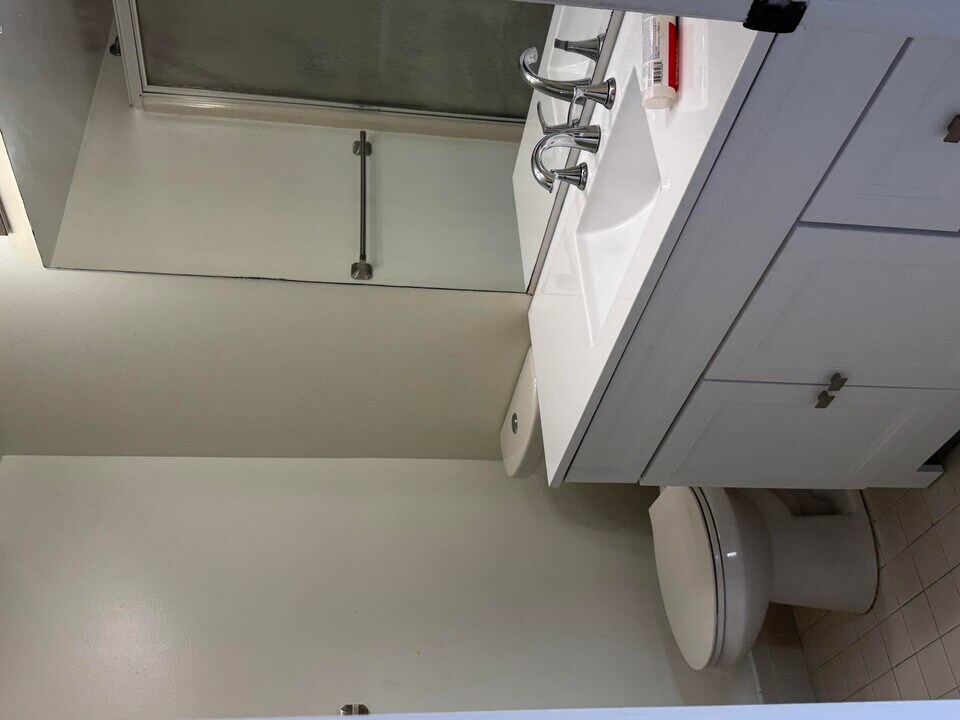 6102 Seven Springs Blvd in Greenacres, FL - Building Photo