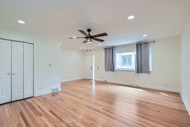 1542 W Fargo Ave in Chicago, IL - Building Photo - Building Photo
