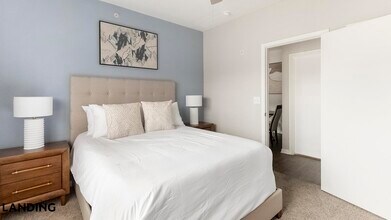 9835 Fredericksburg Rd, Unit 713 in San Antonio, TX - Foto de edificio - Building Photo