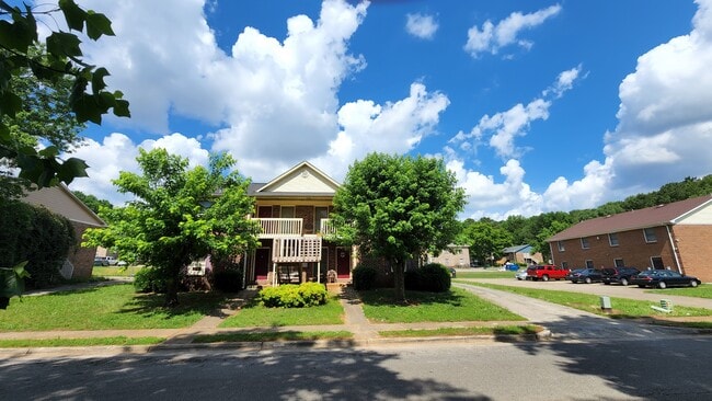 1509 Barrington Rd NW in Huntsville, AL - Foto de edificio - Building Photo