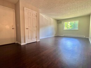 Shawnee Manor Apartments in Cleves, OH - Building Photo - Interior Photo