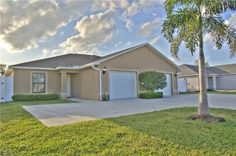 512 Skyline Blvd in Cape Coral, FL - Building Photo - Building Photo
