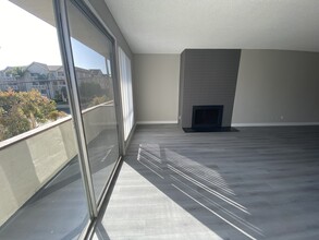 The Brentwood Collection in Los Angeles, CA - Foto de edificio - Building Photo