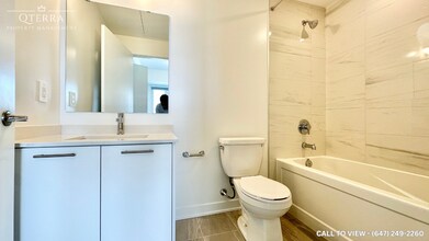 1440 Clarriage Crt in Milton, ON - Building Photo - Building Photo