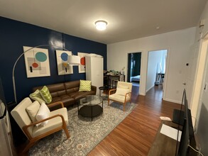 871 Harrison Ave, Unit 2 in Boston, MA - Foto de edificio - Building Photo