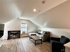 29 Ann St in Newport, RI - Building Photo