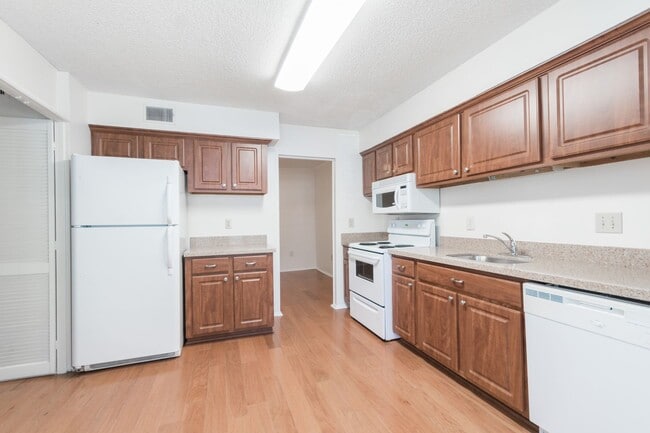 2606 Huntingdon Chase in Sandy Springs, GA - Building Photo - Building Photo