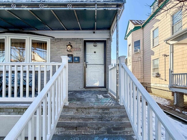 157 Neptune Ave in Jersey City, NJ - Building Photo - Building Photo