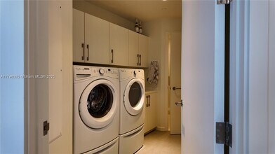 18555 Collins Ave, Unit 905 in Sunny Isles Beach, FL - Building Photo - Building Photo