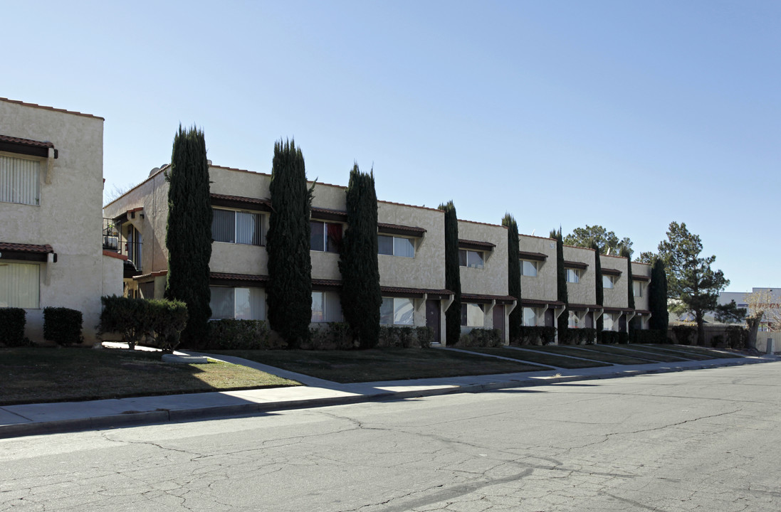 16091 Lorene Dr in Victorville, CA - Building Photo