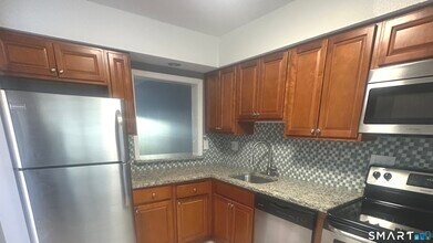 256 Monticello Dr in Branford, CT - Building Photo - Building Photo