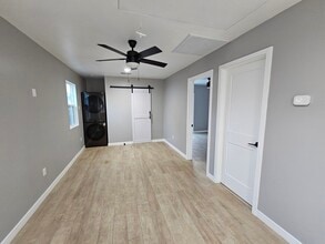 225 Harding Ave in San Fernando, CA - Foto de edificio - Building Photo