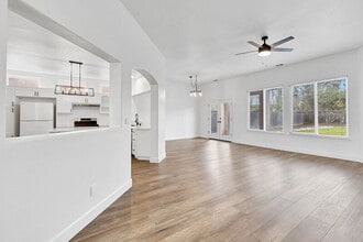 10556 E Greenbury Way in Clovis, CA - Building Photo - Building Photo