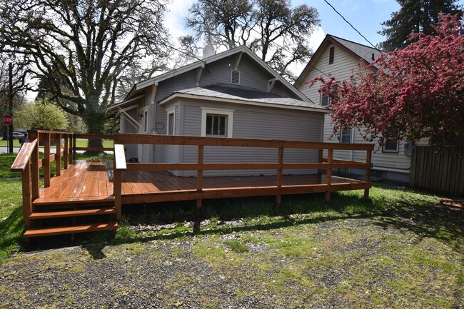 1503 SW Queen Ave in Albany, OR - Building Photo - Building Photo