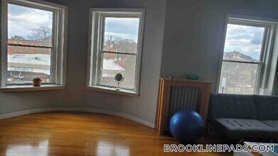 154 Harvard St in Brookline, MA - Building Photo - Building Photo