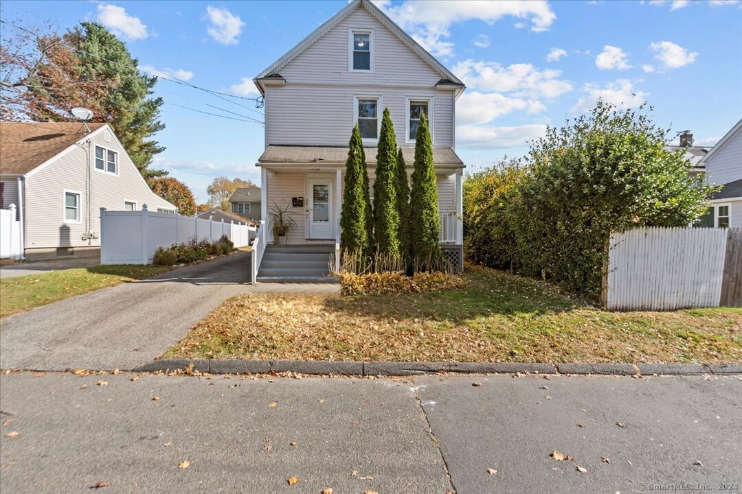 24 Liberty St in Stratford, CT - Building Photo