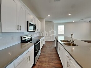 134 Charmante Tulip Lane in Henderson, NV - Building Photo - Building Photo